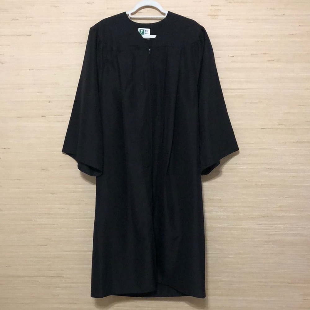 Classic Black Zip-up Graduation Cap & Gown 5’5”-5’6” Unisex